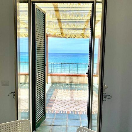 Waikiki Beach Apartments Santa Maria di Castellabate Bagian luar foto