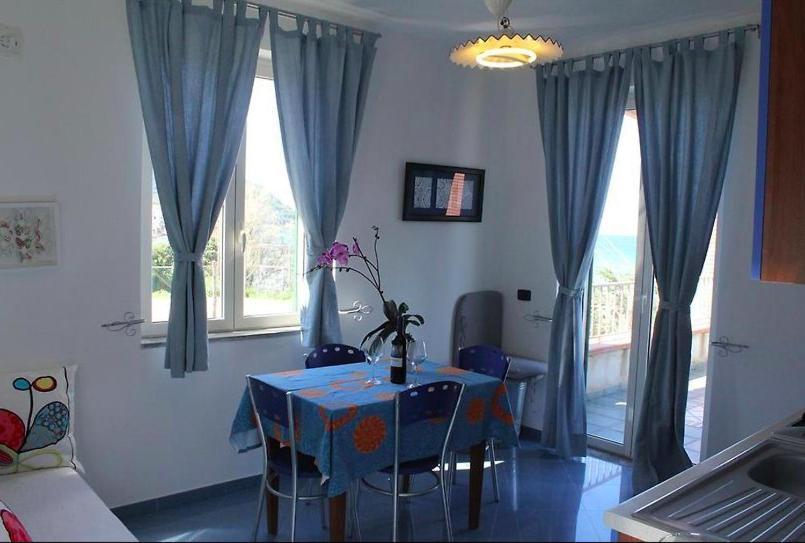 Waikiki Beach Apartments Santa Maria di Castellabate Bagian luar foto