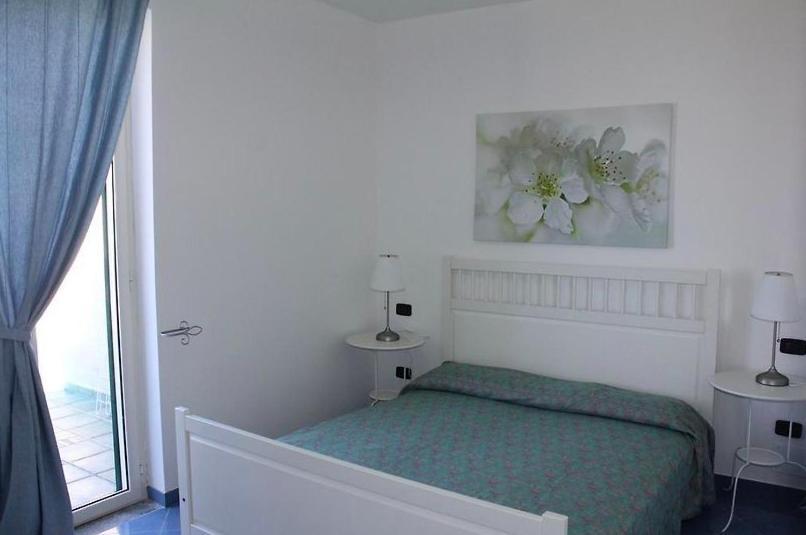 Waikiki Beach Apartments Santa Maria di Castellabate Bagian luar foto