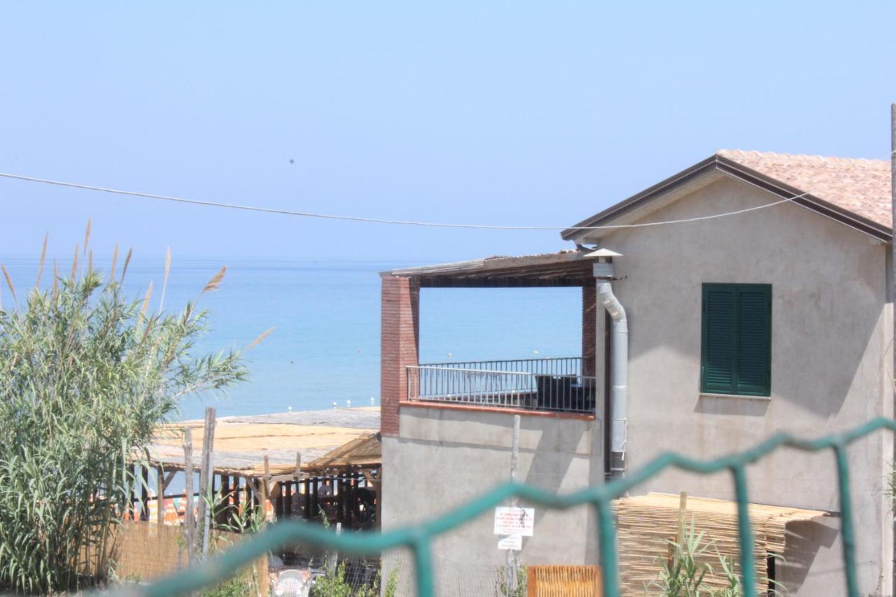 Waikiki Beach Apartments Santa Maria di Castellabate Bagian luar foto