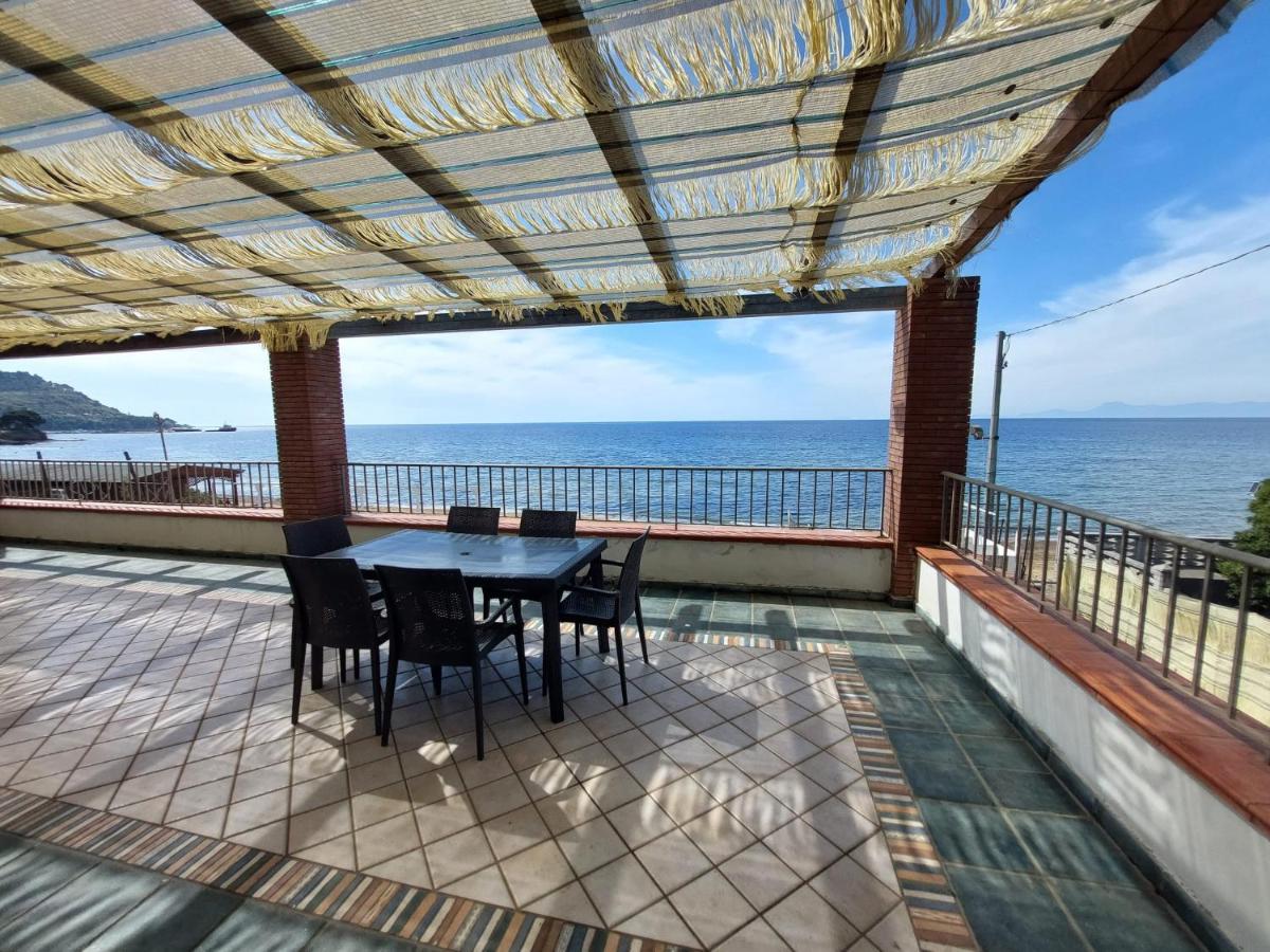 Waikiki Beach Apartments Santa Maria di Castellabate Bagian luar foto