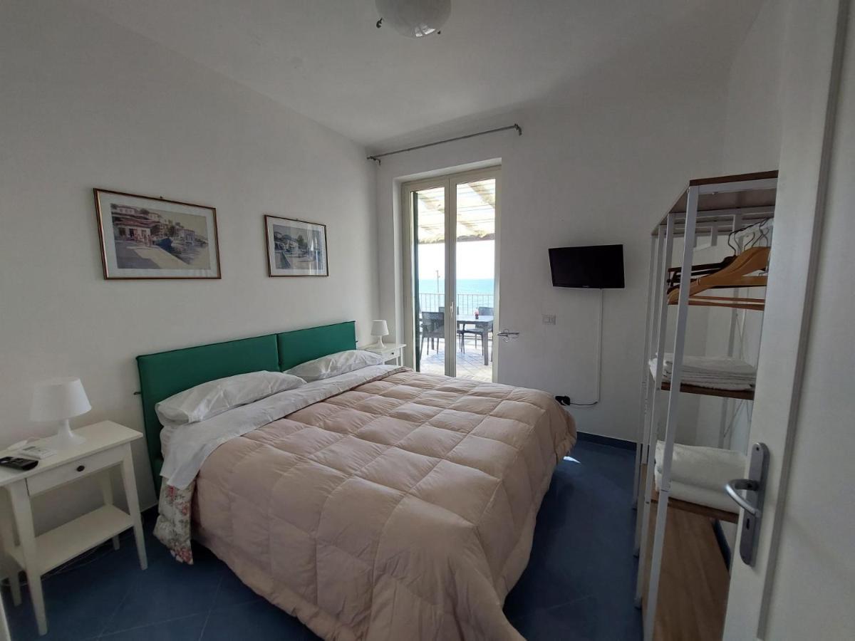 Waikiki Beach Apartments Santa Maria di Castellabate Bagian luar foto