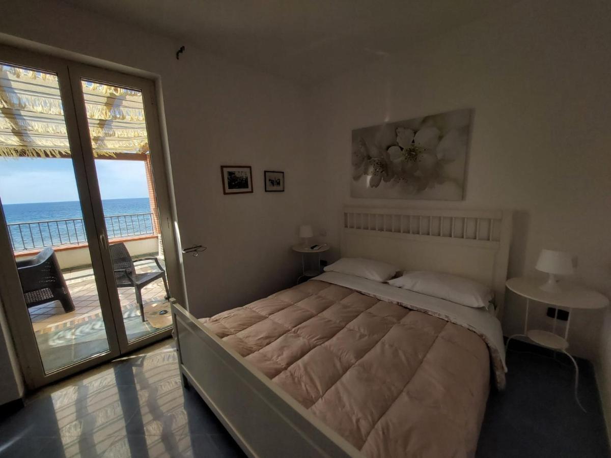Waikiki Beach Apartments Santa Maria di Castellabate Bagian luar foto