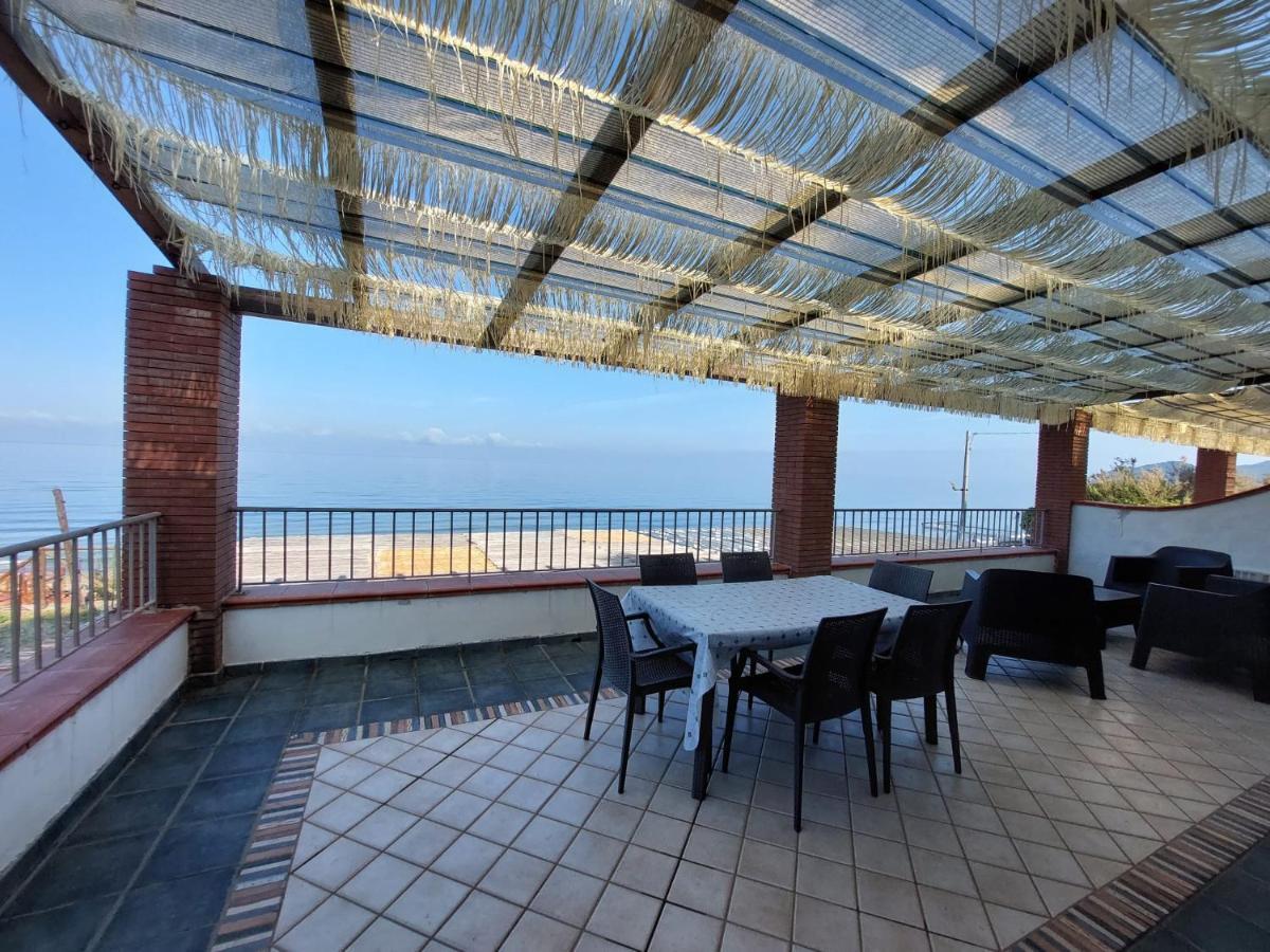 Waikiki Beach Apartments Santa Maria di Castellabate Bagian luar foto