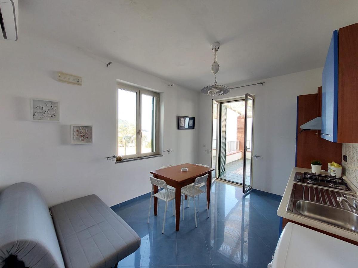 Waikiki Beach Apartments Santa Maria di Castellabate Bagian luar foto